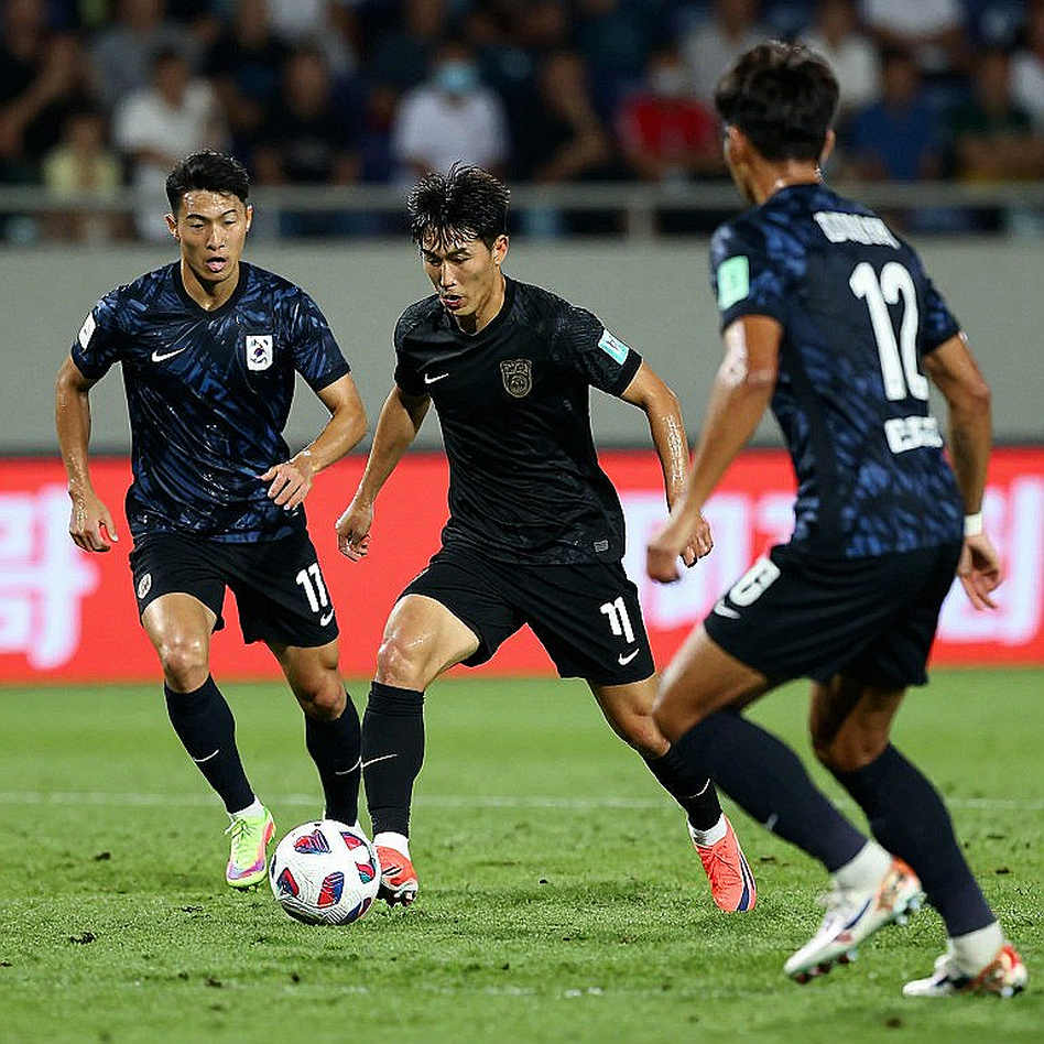V.League: Tiền chuyển nhượng không mua nổi phòng thay đồ V.League: Tiền chuyển nhượng không mua nổi phòng thay đồ