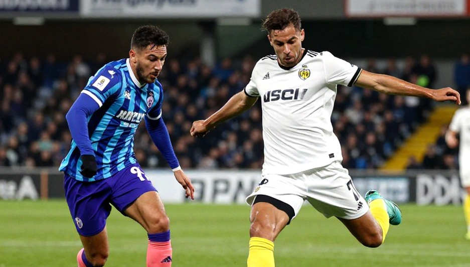 Fenerbahçe thua Aston Villa 0-6 ở Champions League: khi một tập thể bị viết thành hai cá nhân