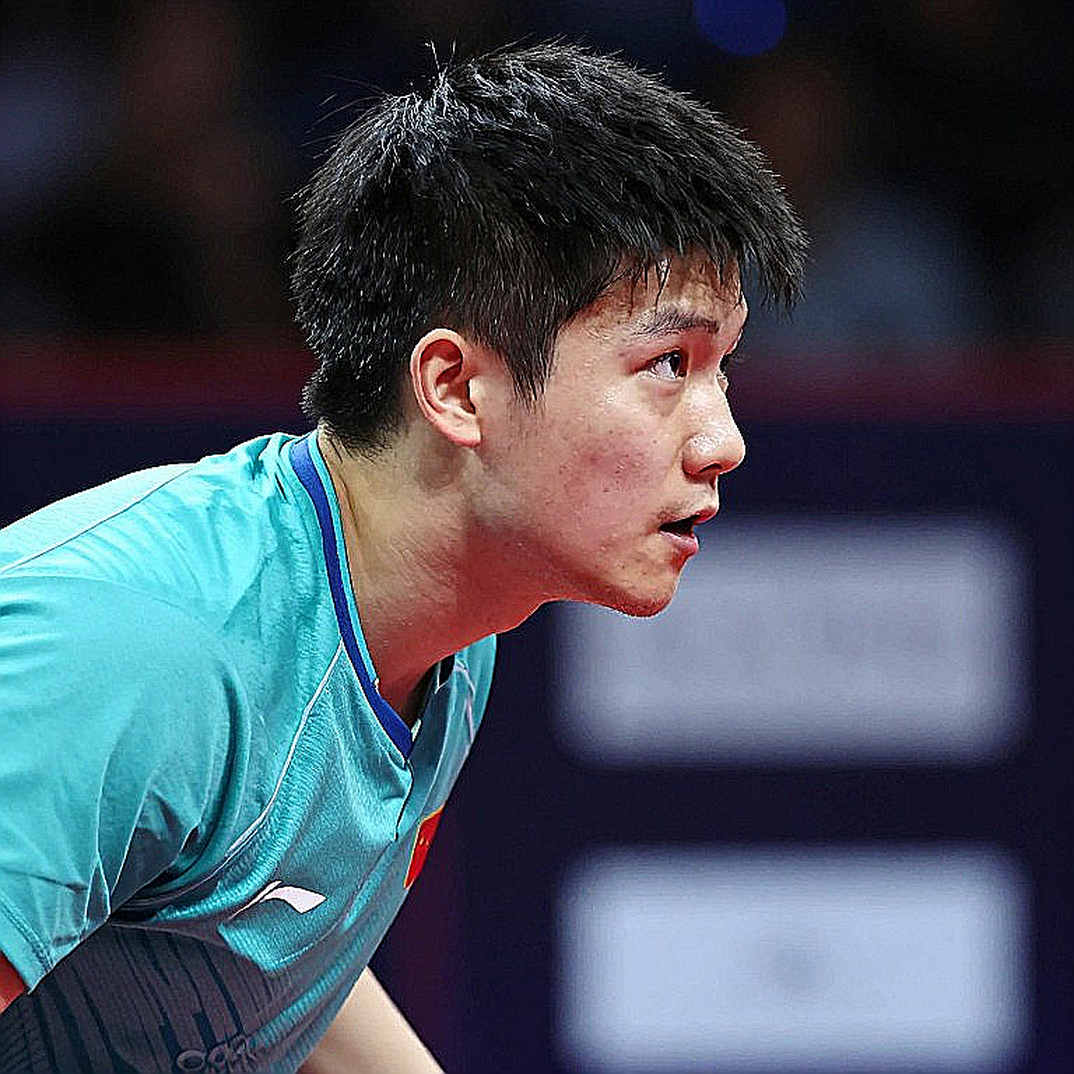 Khi V.League đồng loạt quay lưng với cầu thủ chạy cánh truyền thống