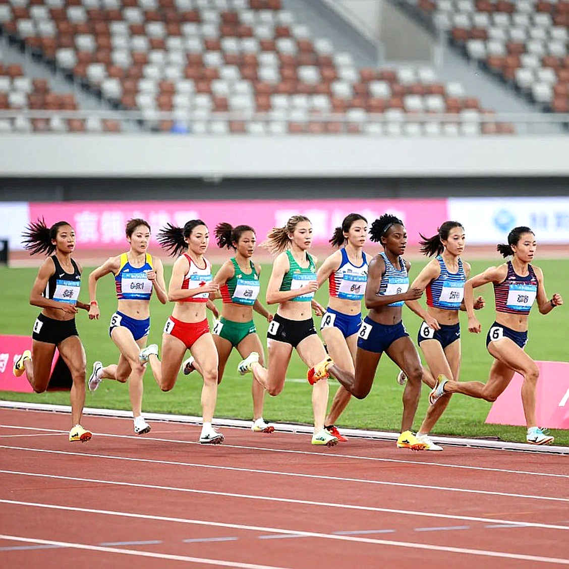 Amy Hunt chạy 200m 22.16s tại chung kết Diamond League: Mùa giải bội thu và thách thức kép Amy Hunt chạy 200m 22.16s tại chung kết Diamond League: Mùa giải bội thu và thách thức kép